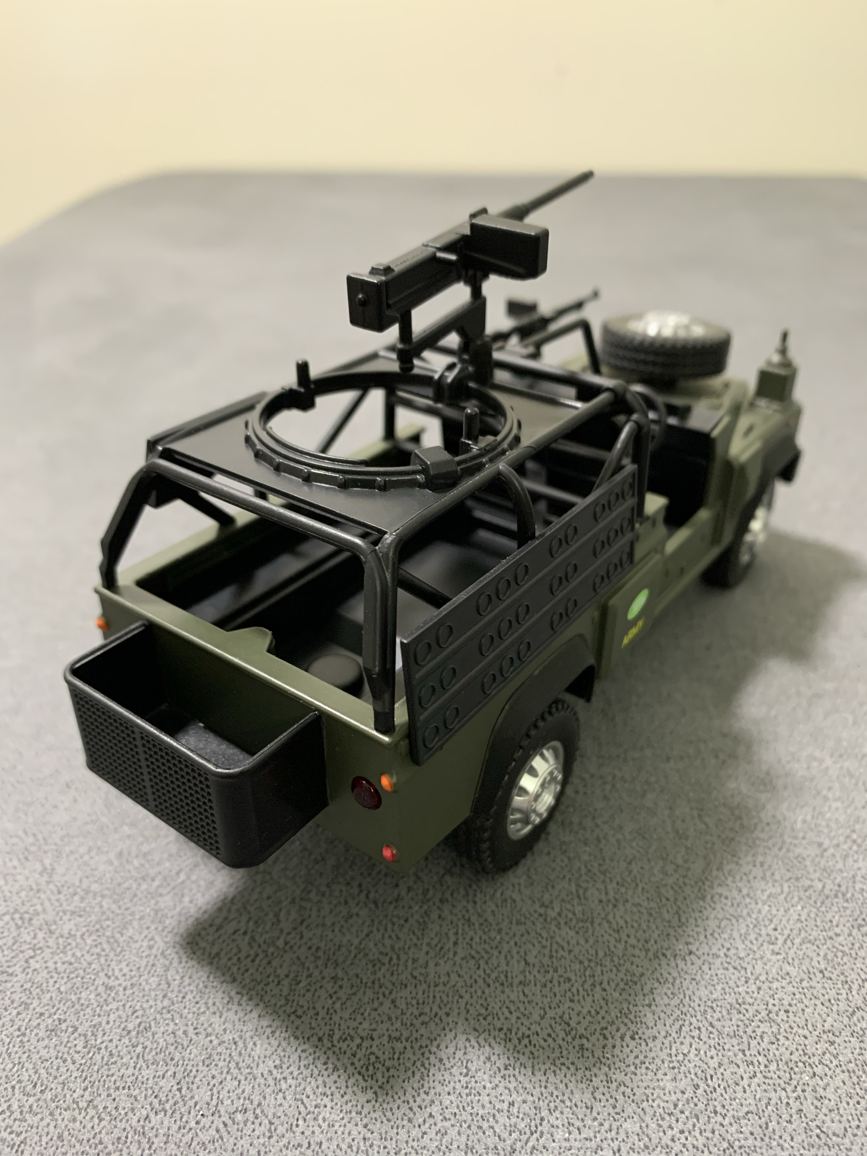 合金可转向减震吉普军车,陪伴男孩勇闯冒险路!