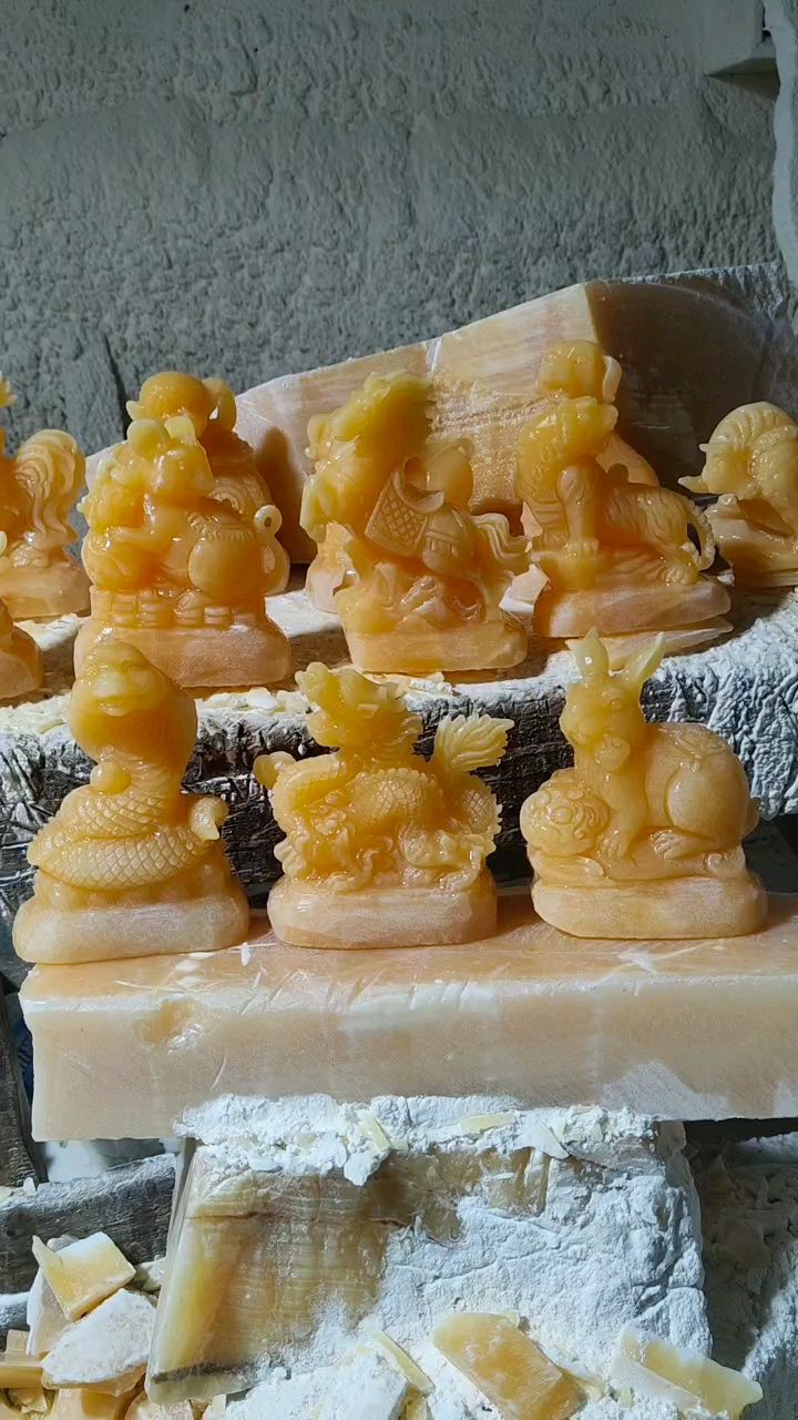 天然玛瑙玉整料整雕12生肖摆件