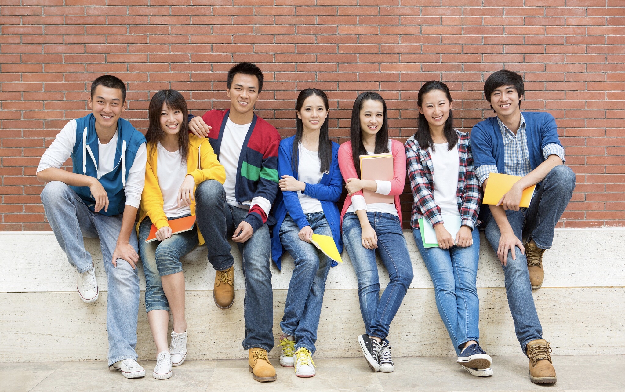 大学寝室六人中,我恐高,下铺农村来的她主动睡上铺