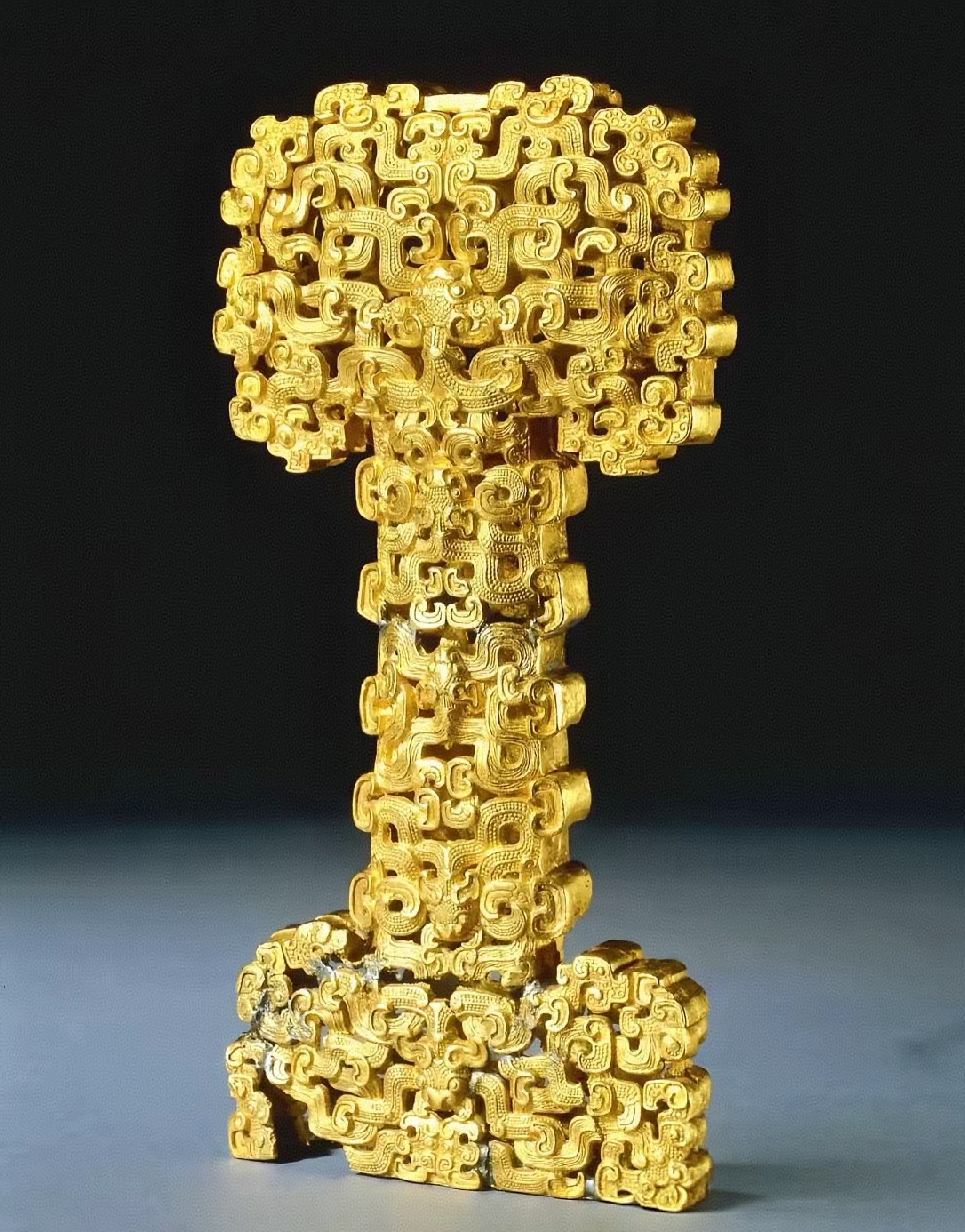 大英博物馆里的:东周黄金剑柄