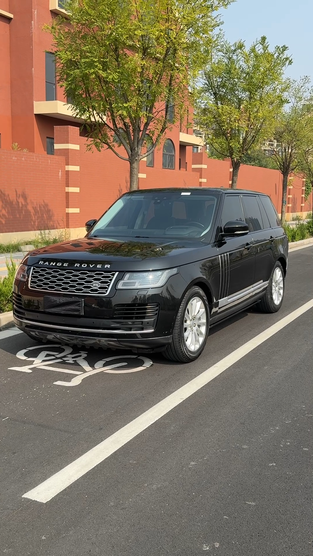 路虎揽胜算不算是很多男人想而不可得的遗憾呢?