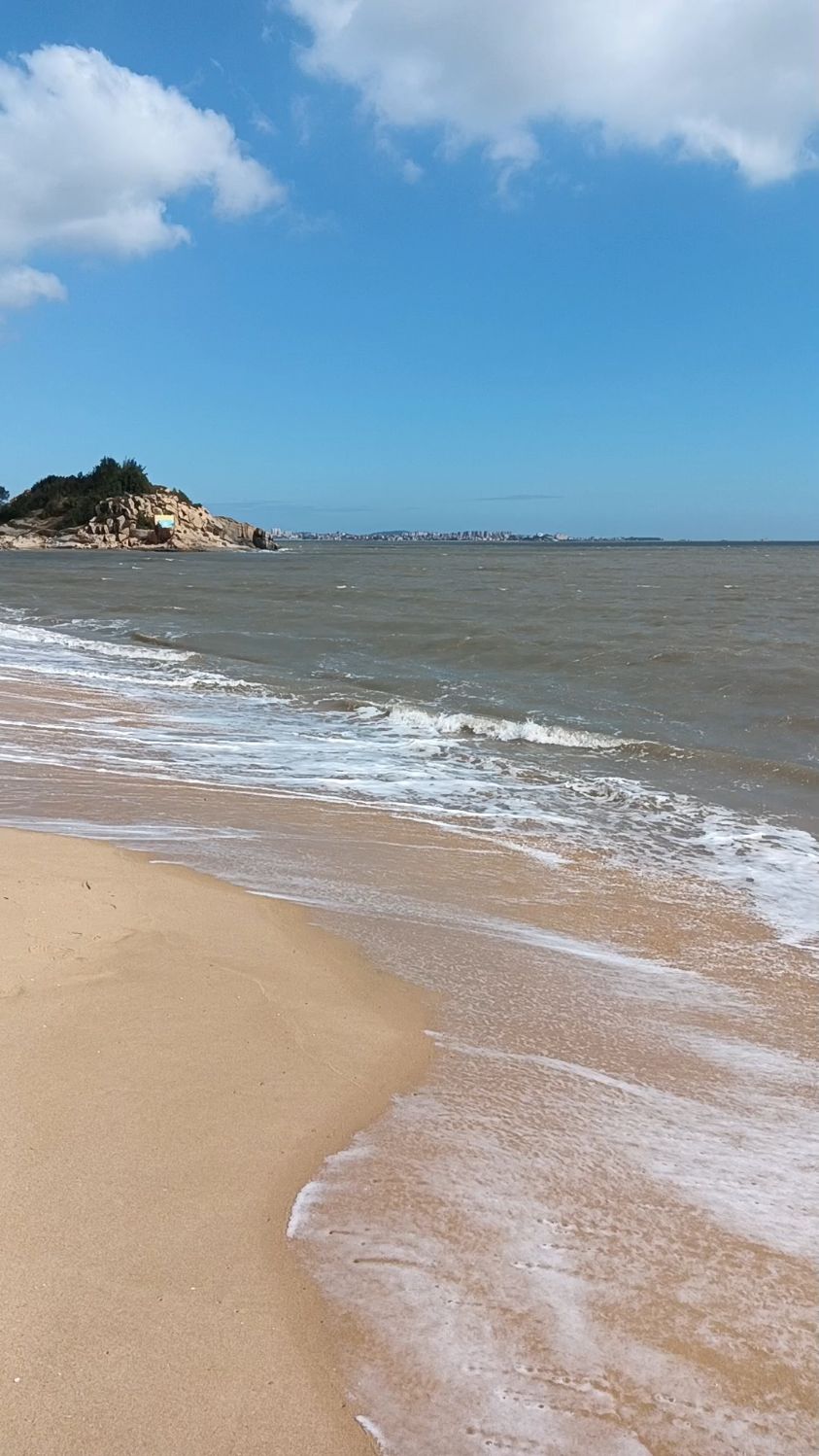 泉州市龟山湾海滩的美景欣赏