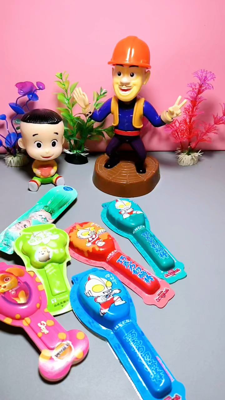 光头强终于吃到大头的奶酪棒了