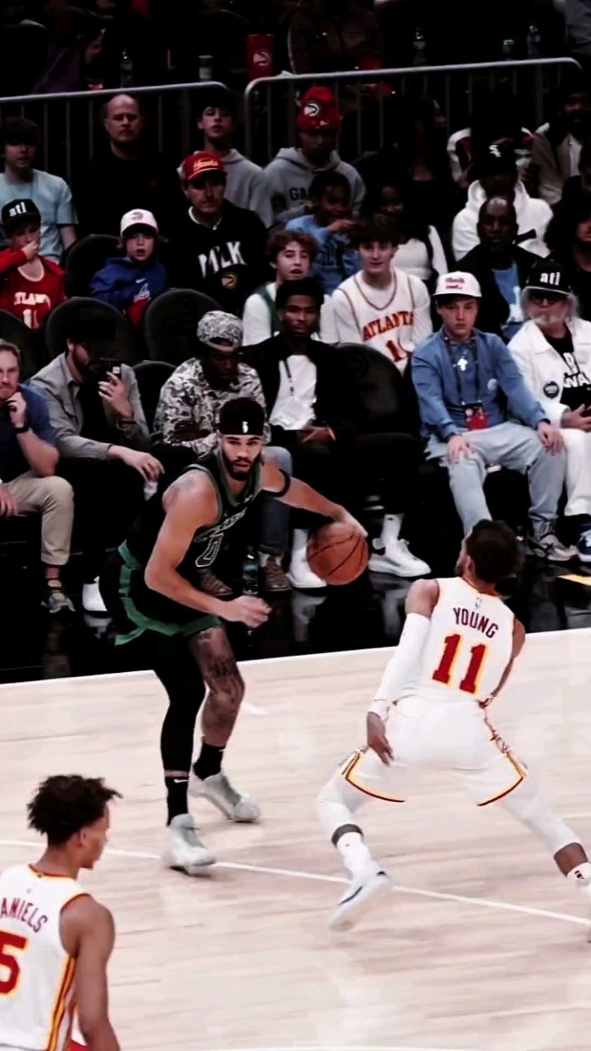 塔图姆硬核单打特雷杨,身体的差距是一点办法都没有