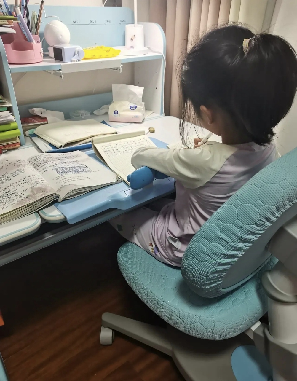 宝子们,今天我想和大家聊聊我家三年级小神兽的作业问题,真的是让我