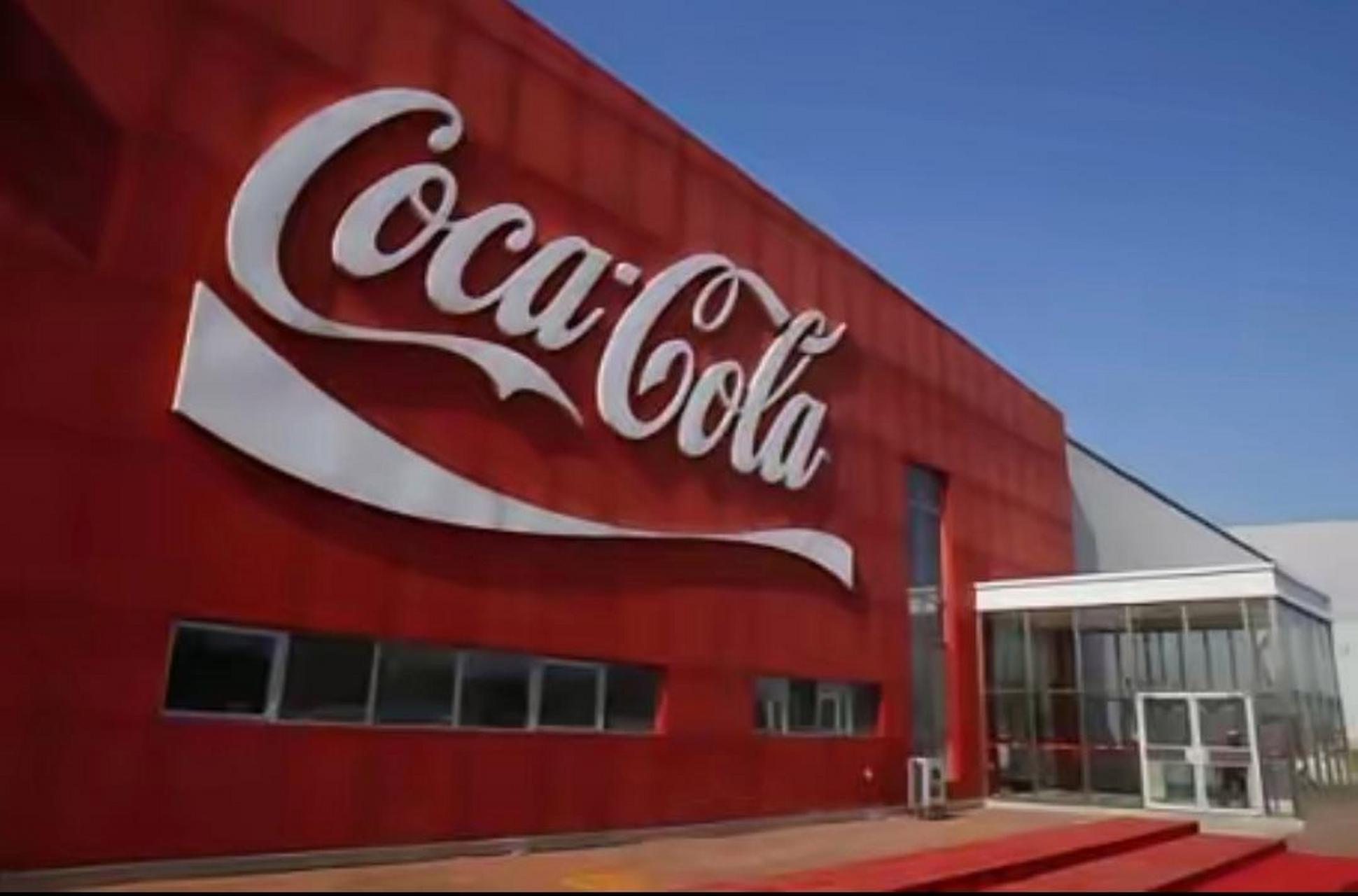 第10名:可口可乐收入:560亿 说起可口可乐,恐怕无人不知,无人不晓