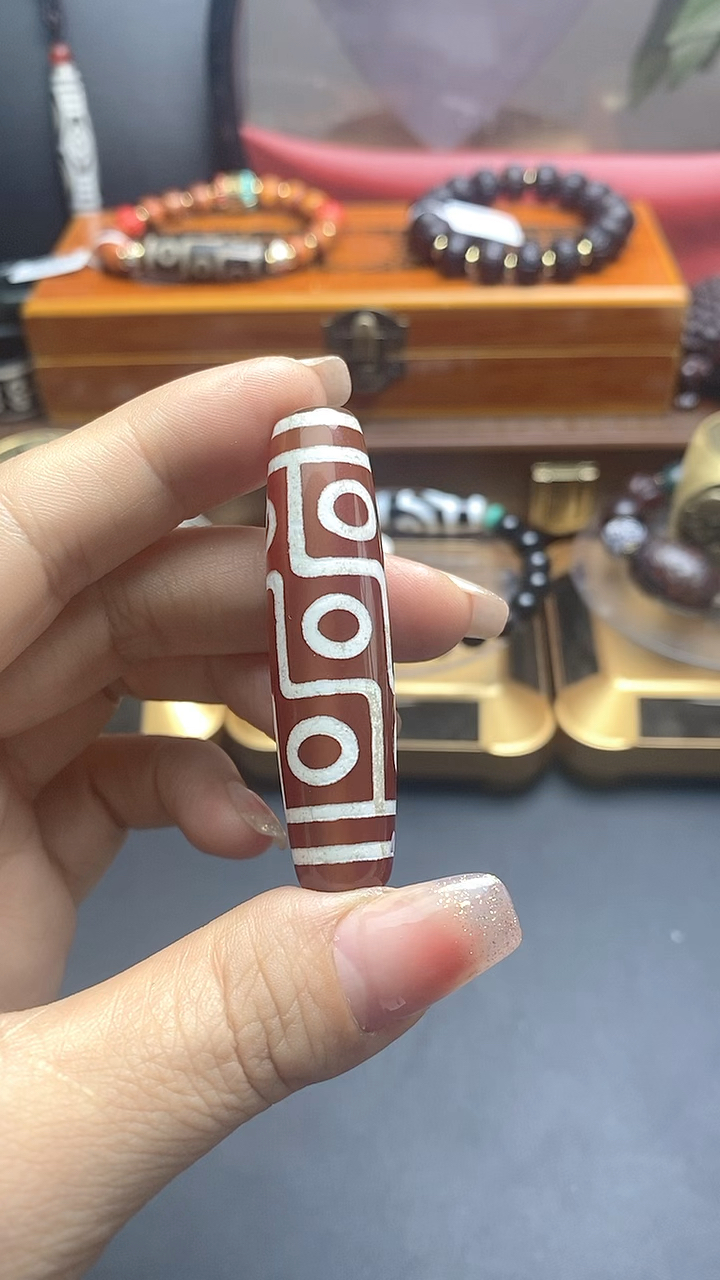 满红肉满玉化的九眼天珠,大圆满之珠