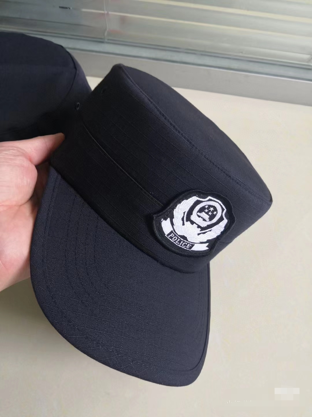 新式警帽太帅了,真的非常漂亮!