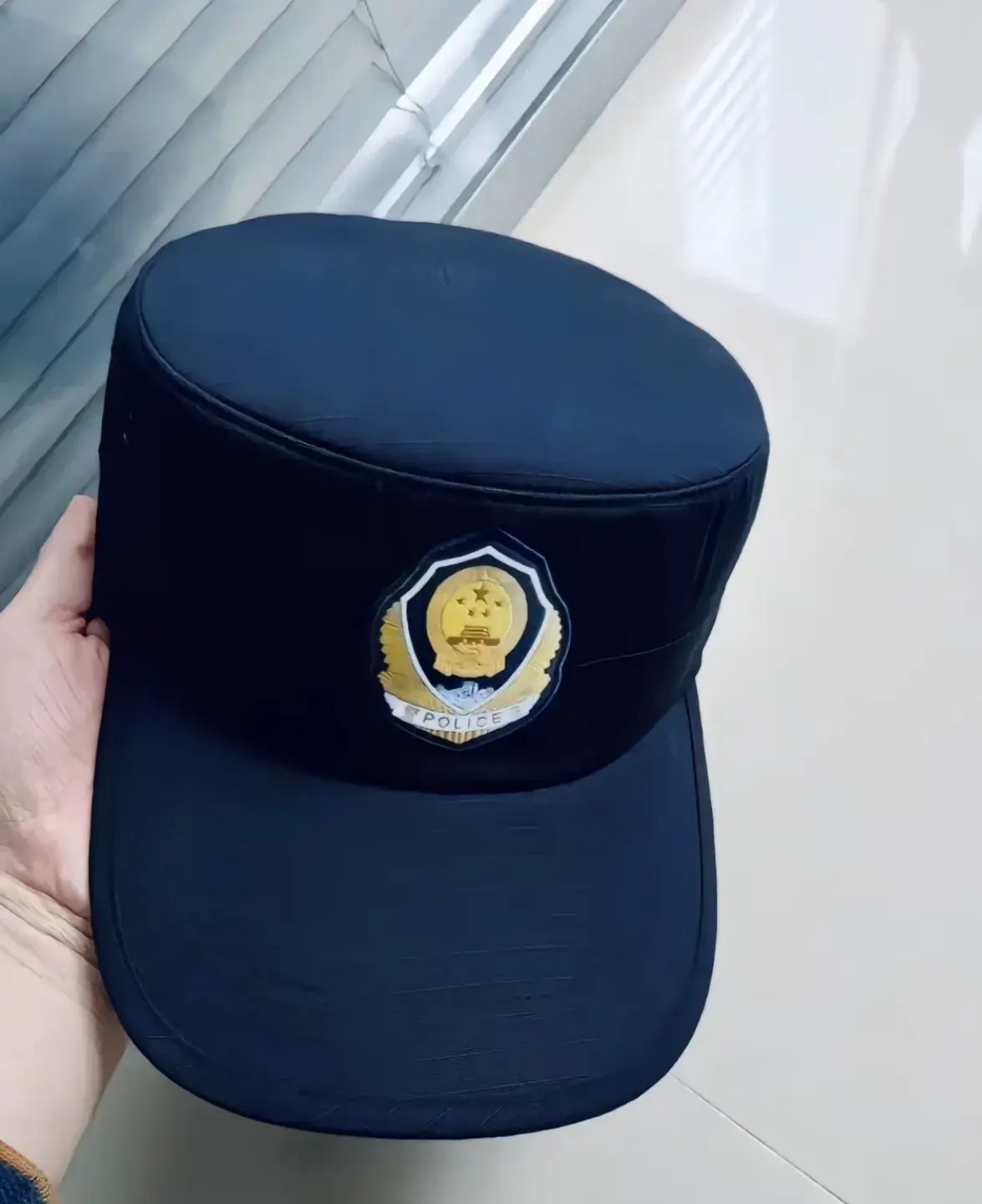 新式警帽太帅了,真的非常漂亮!