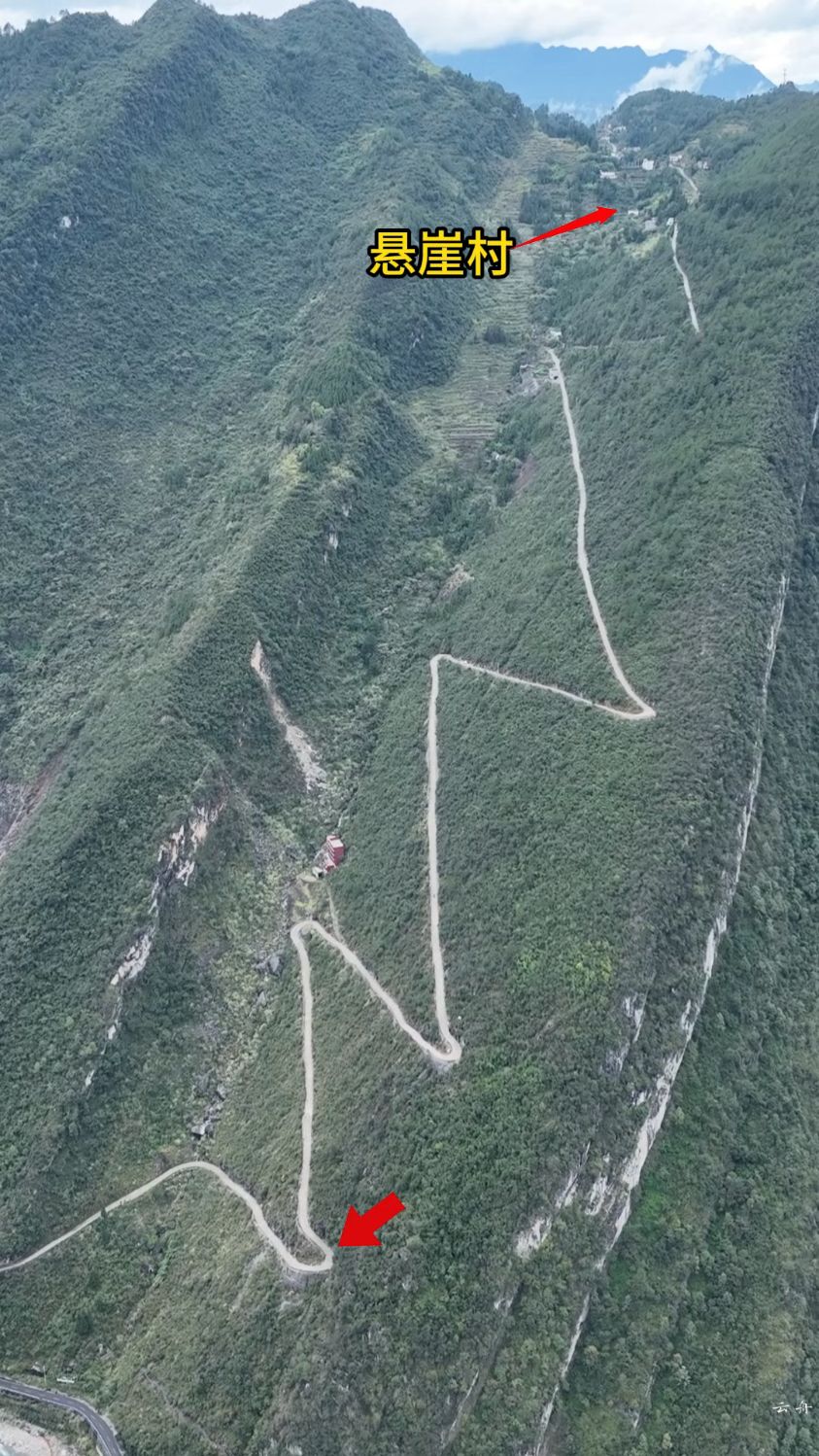 贵州最险峻的村庄蜿蜒曲折的山路直接到家门口,平时鸟都飞不过去