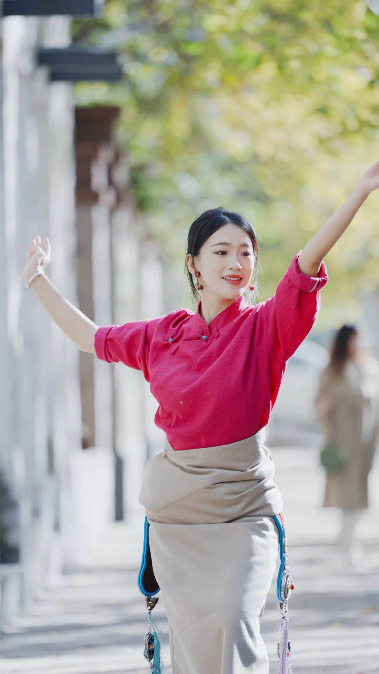 锅庄舞者丽丽美女