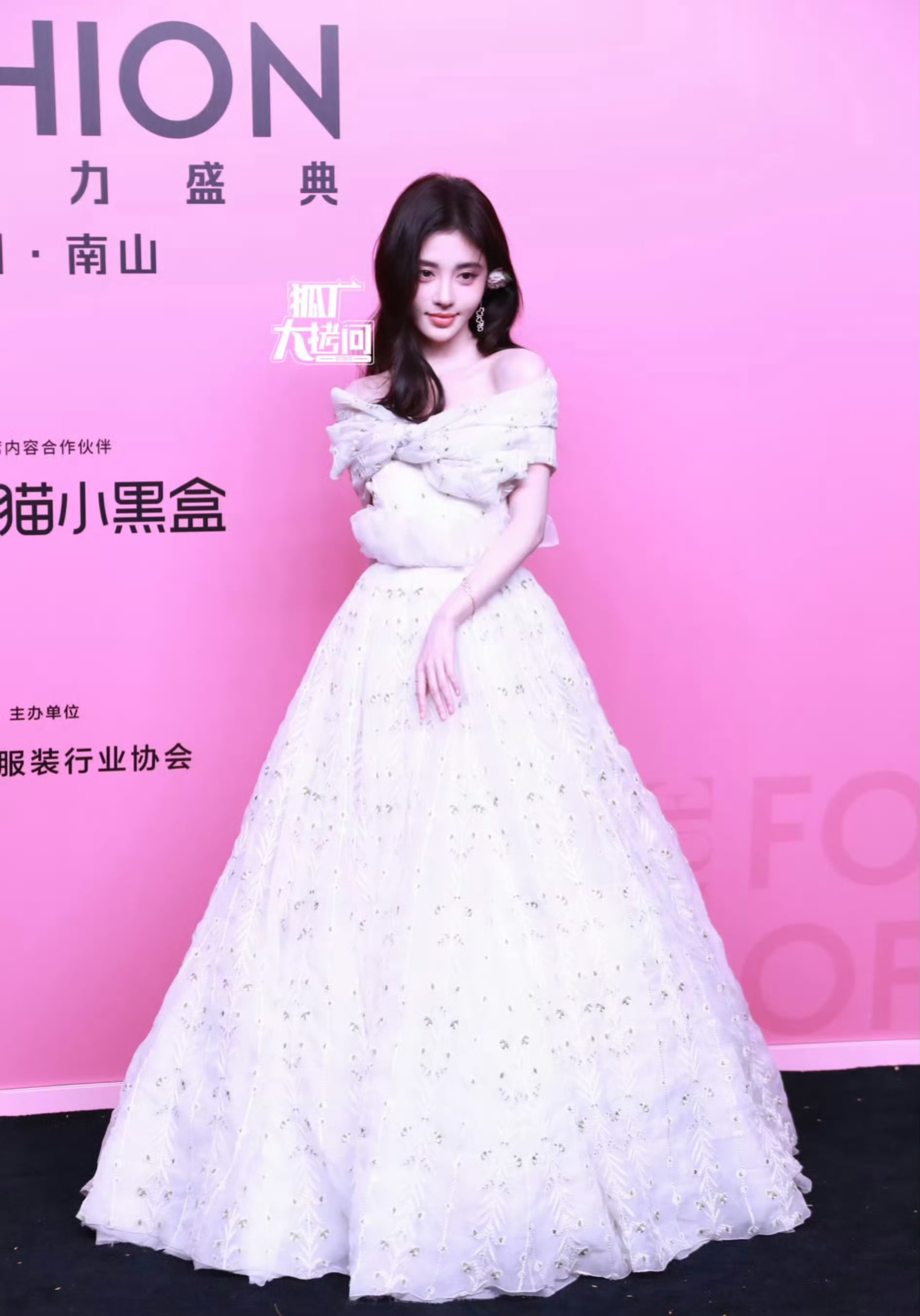 鞠婧祎清纯小白花礼服好美