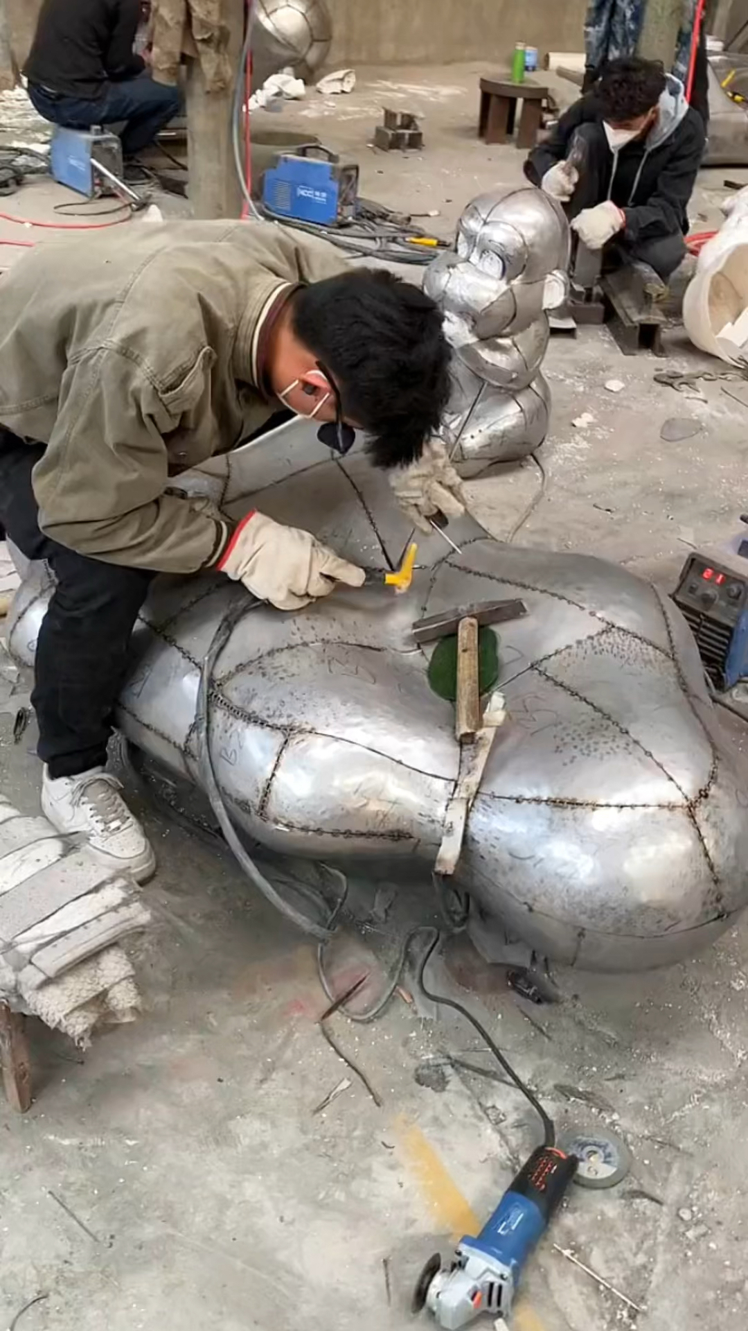 金属雕塑制作工艺流程图片