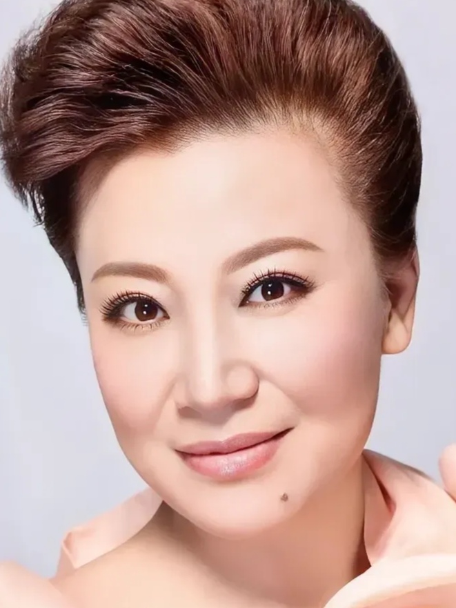 她是豫剧表演艺术家小香玉,也是主持人王为念的前妻,虽然两人分开但