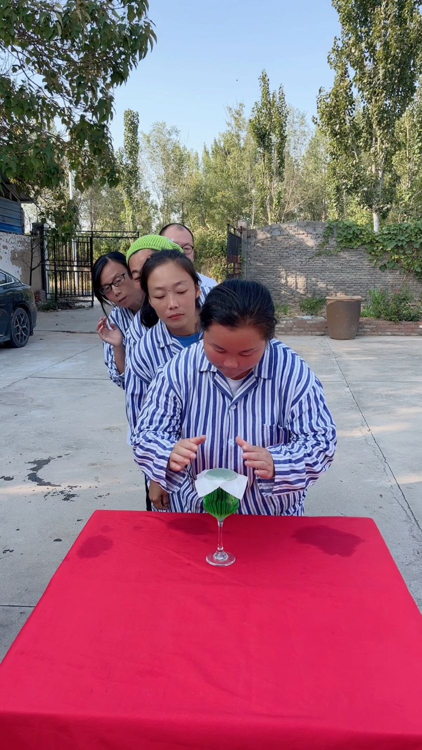 倒立杯子水不撒挑战!