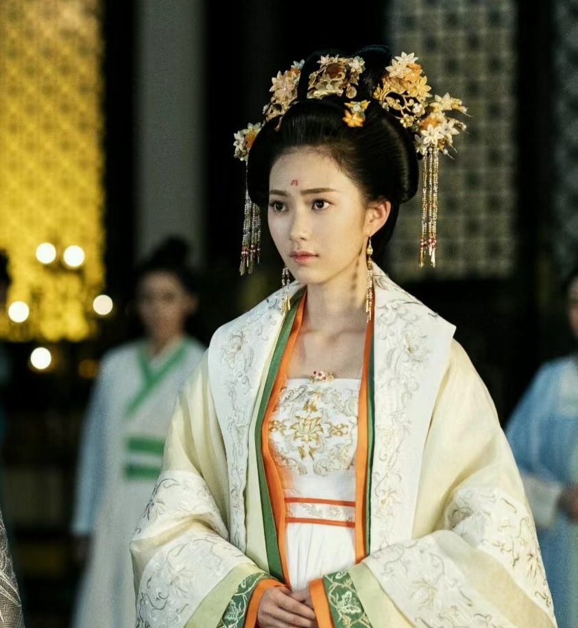 赵瑟瑟虽然长得貌美如花,但是她的性格却有点小家子气,不过我也可以