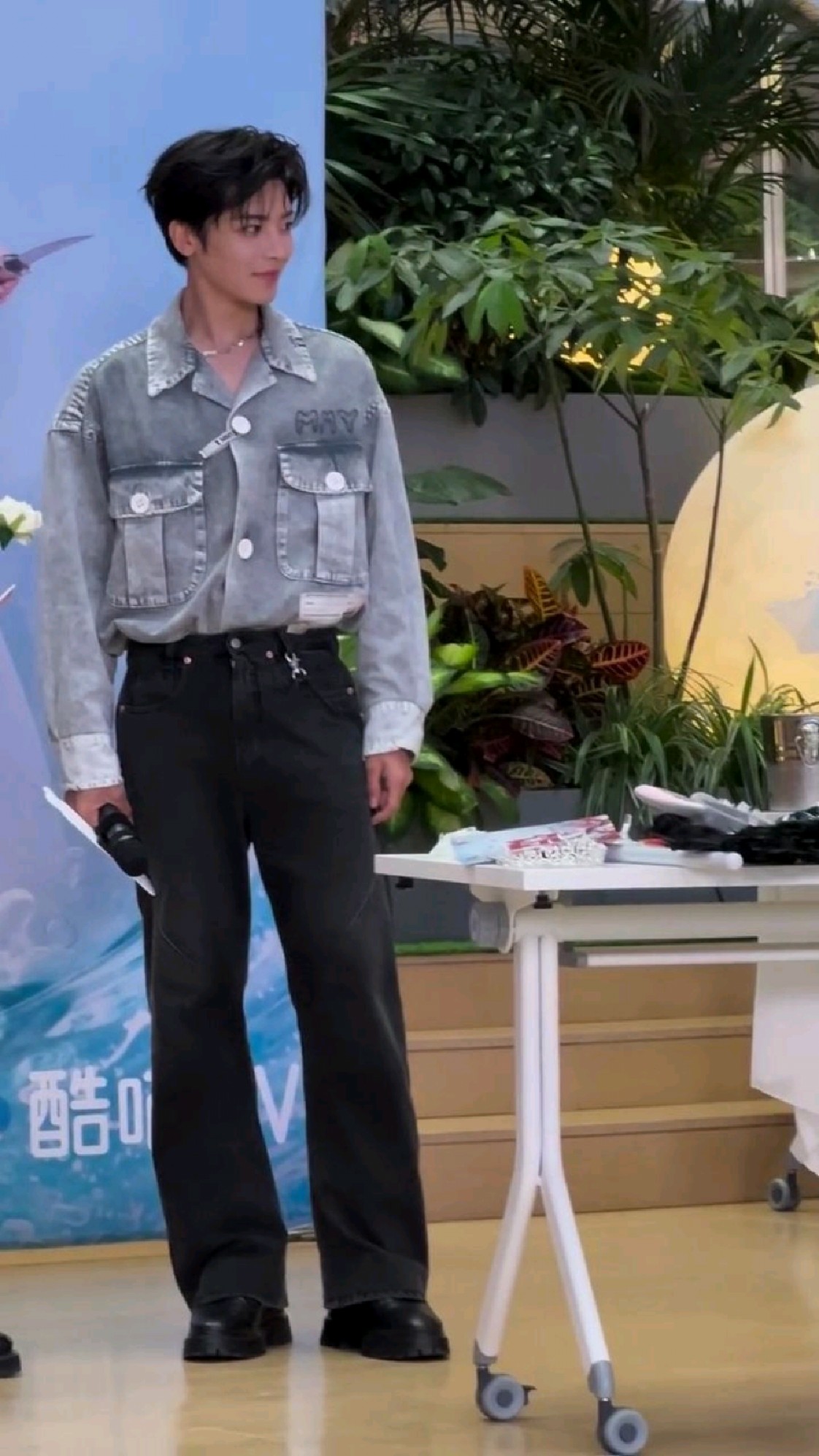 侯明昊满脸写着拒绝