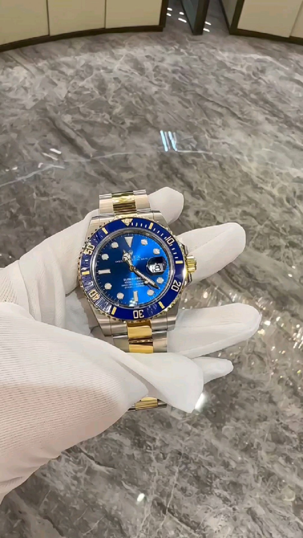 欣赏下劳力士间金蓝水鬼