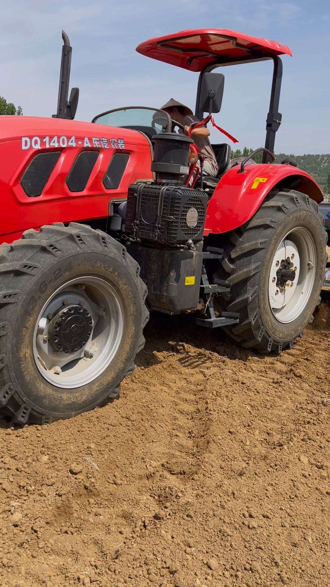 丹参起垄机,一次起两垄,根据尺寸定做垄面深度,旋耕起垄成型