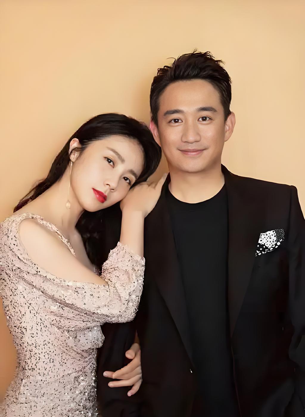 黄磊曾吐槽老婆孙莉:"有一次我在家,我把那个鸡蛋煮好后,上面切了刀