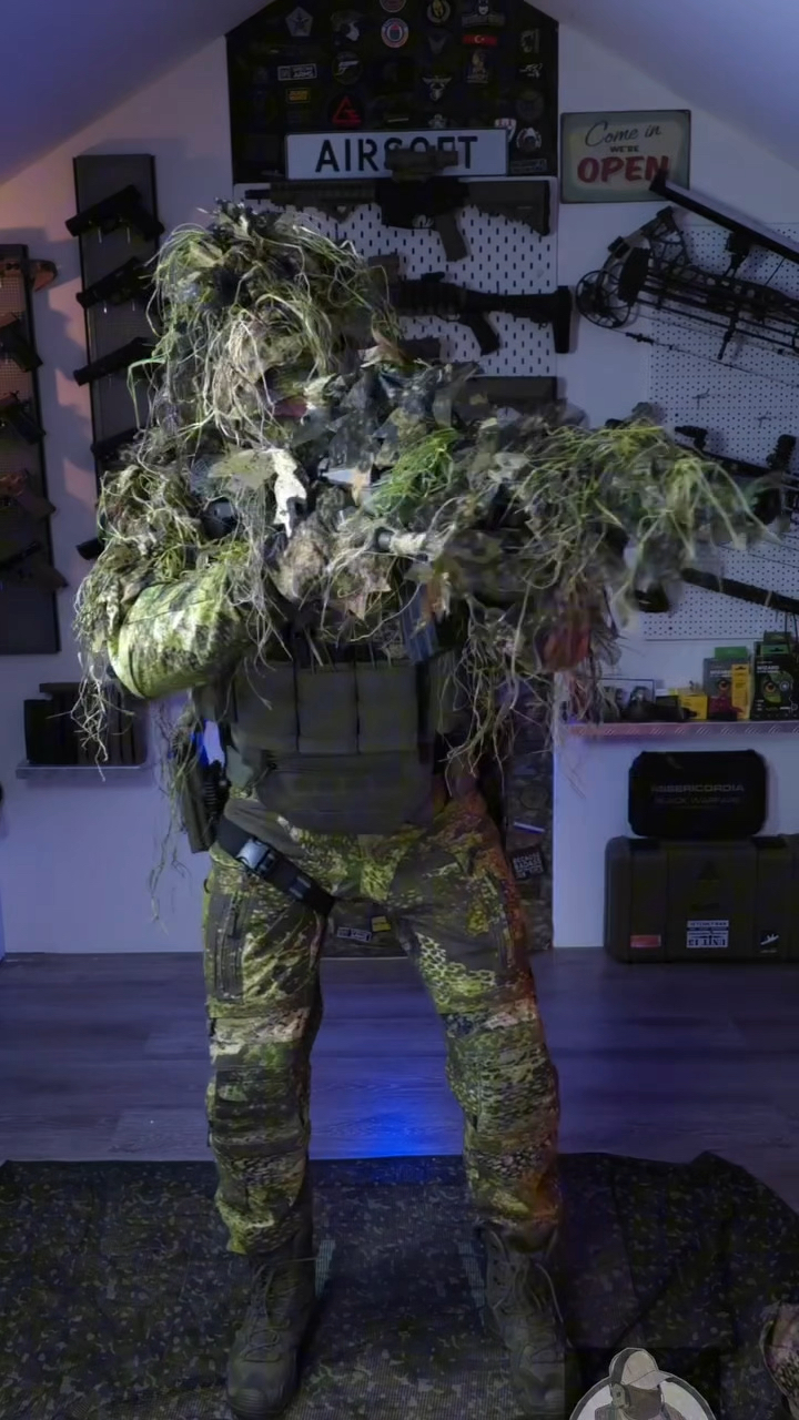 黄蜂二型突击者伪装迷彩吉利服战术造型展示