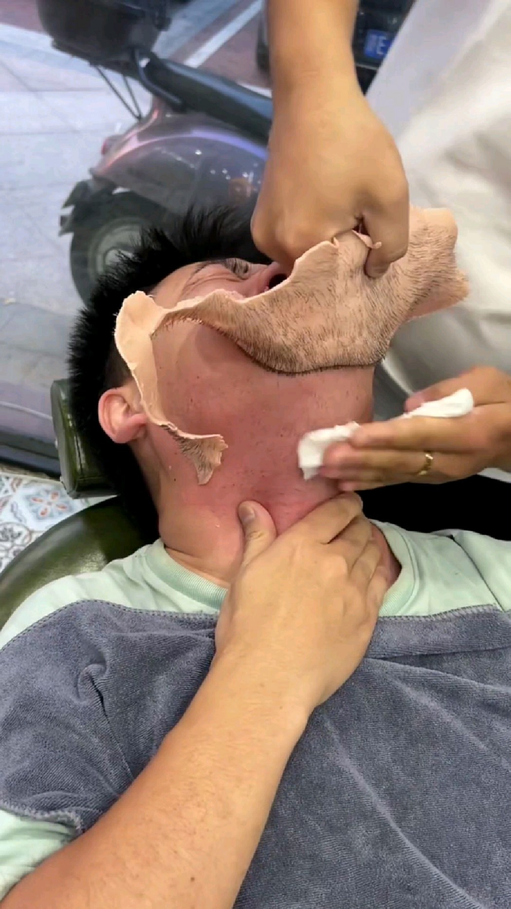 蜜蜡拔胡子,连根拔起,不留黑点