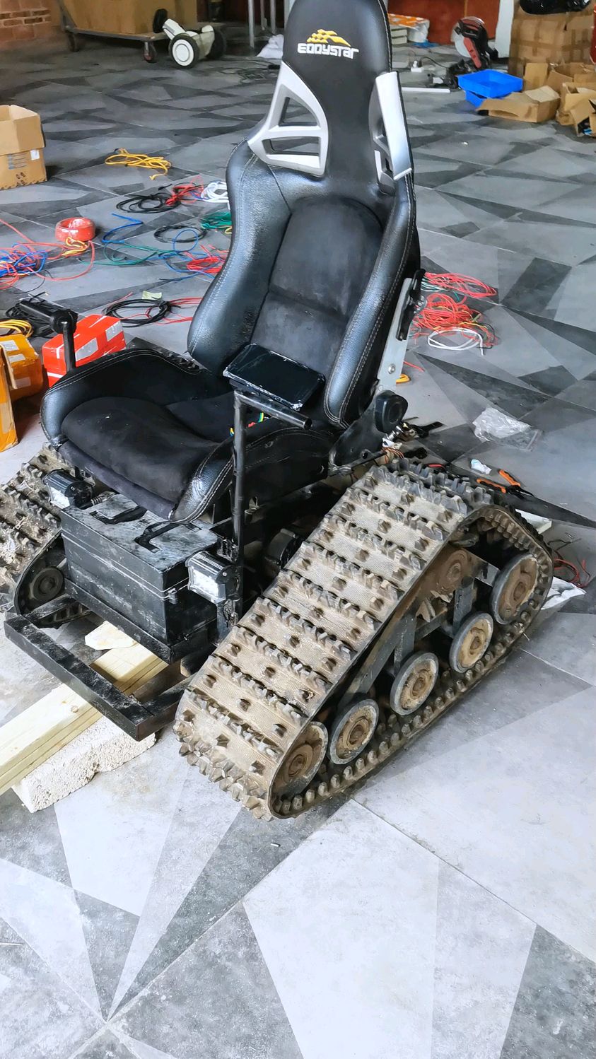 自制坦克越野履带轮椅车我想骑它去上班实现的了吗