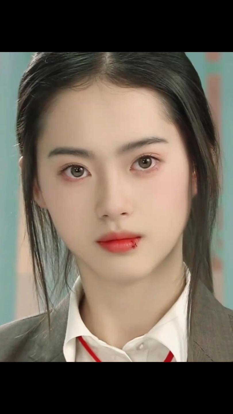 怎么会有这么美的人,天生琥珀色瞳孔!