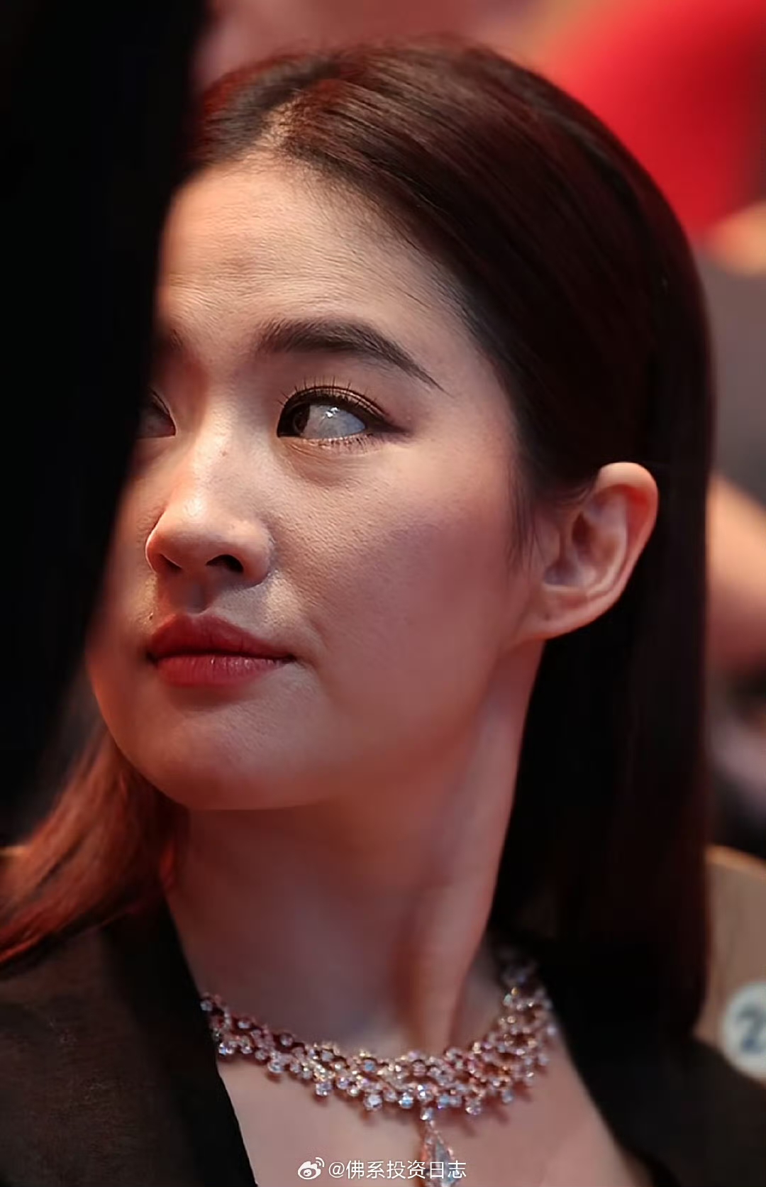 落入凡间的神仙姐姐也有鱼尾纹了