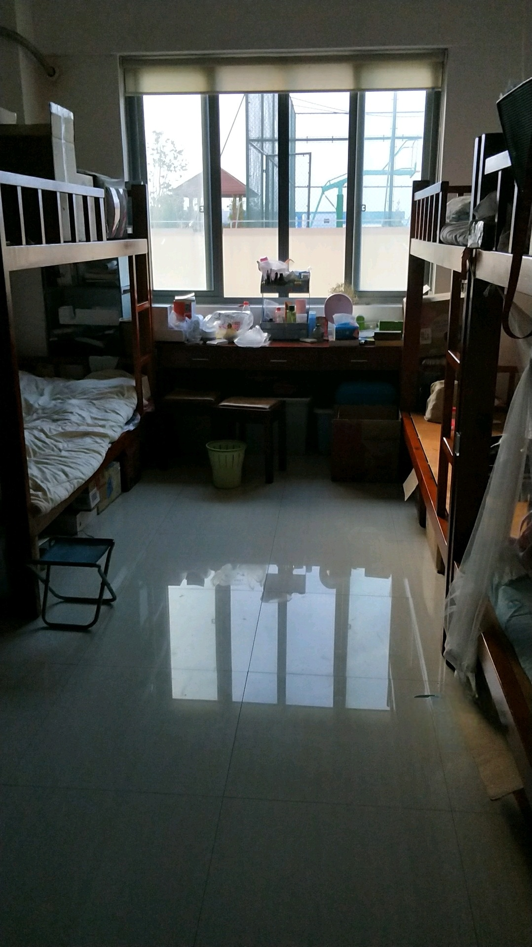 而更让我吃惊的,是单位居然查到了好几间宿舍未锁门!