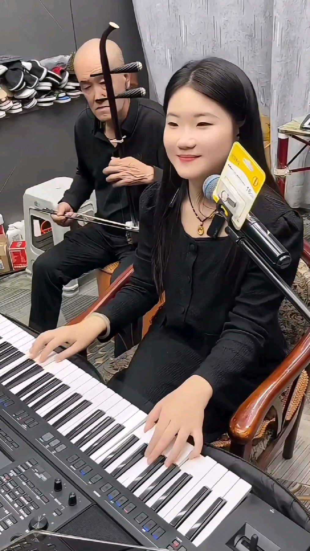 爷孙俩合奏的一首女儿情,最优美的旋律清澈悦耳,太动听了