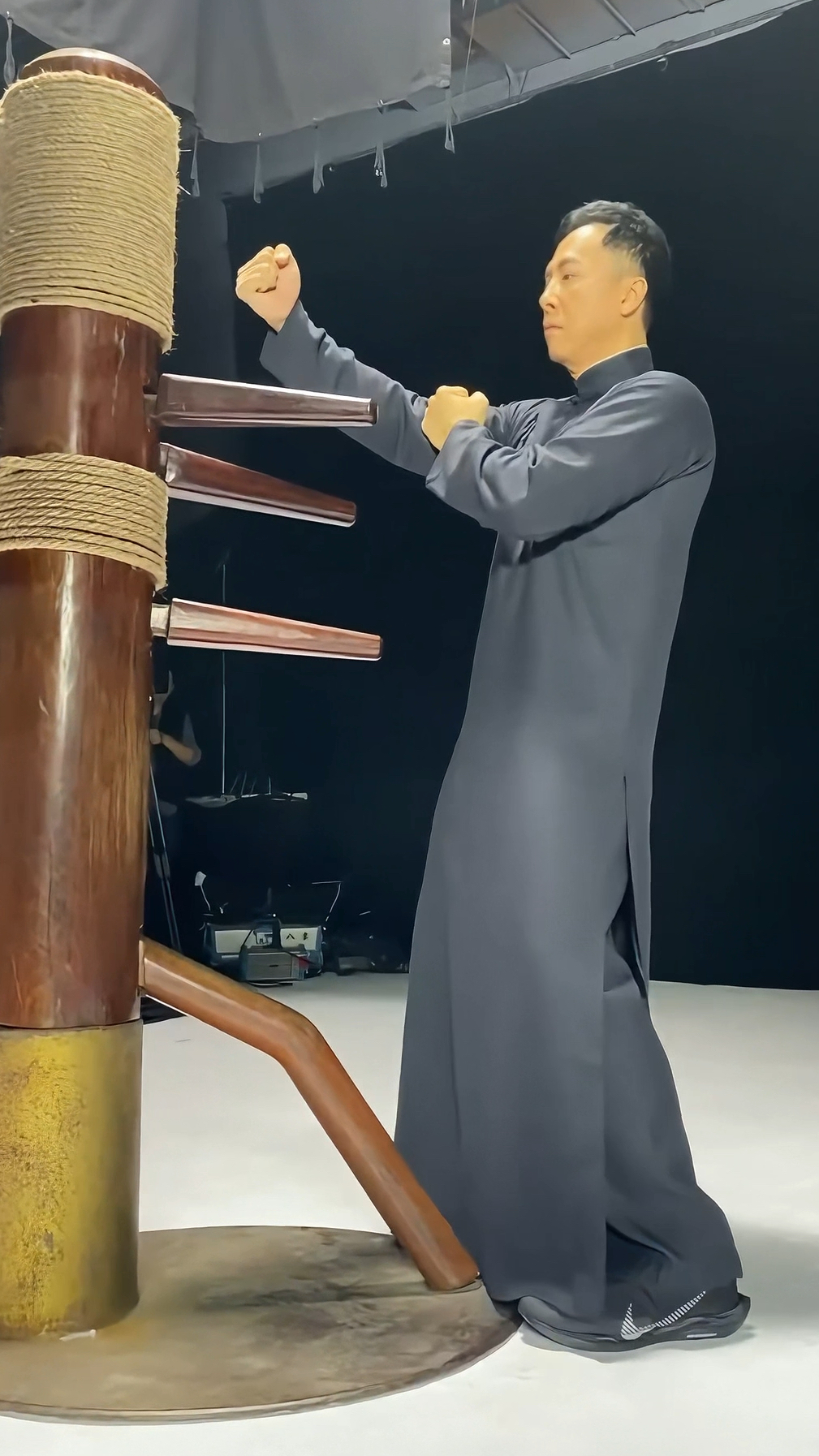 甄子丹拍摄咏春拳画面,不愧是有真功夫的!