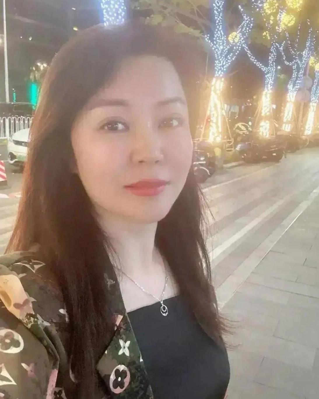 老公因开会迟到了5 分钟,被老板当场辞退.
