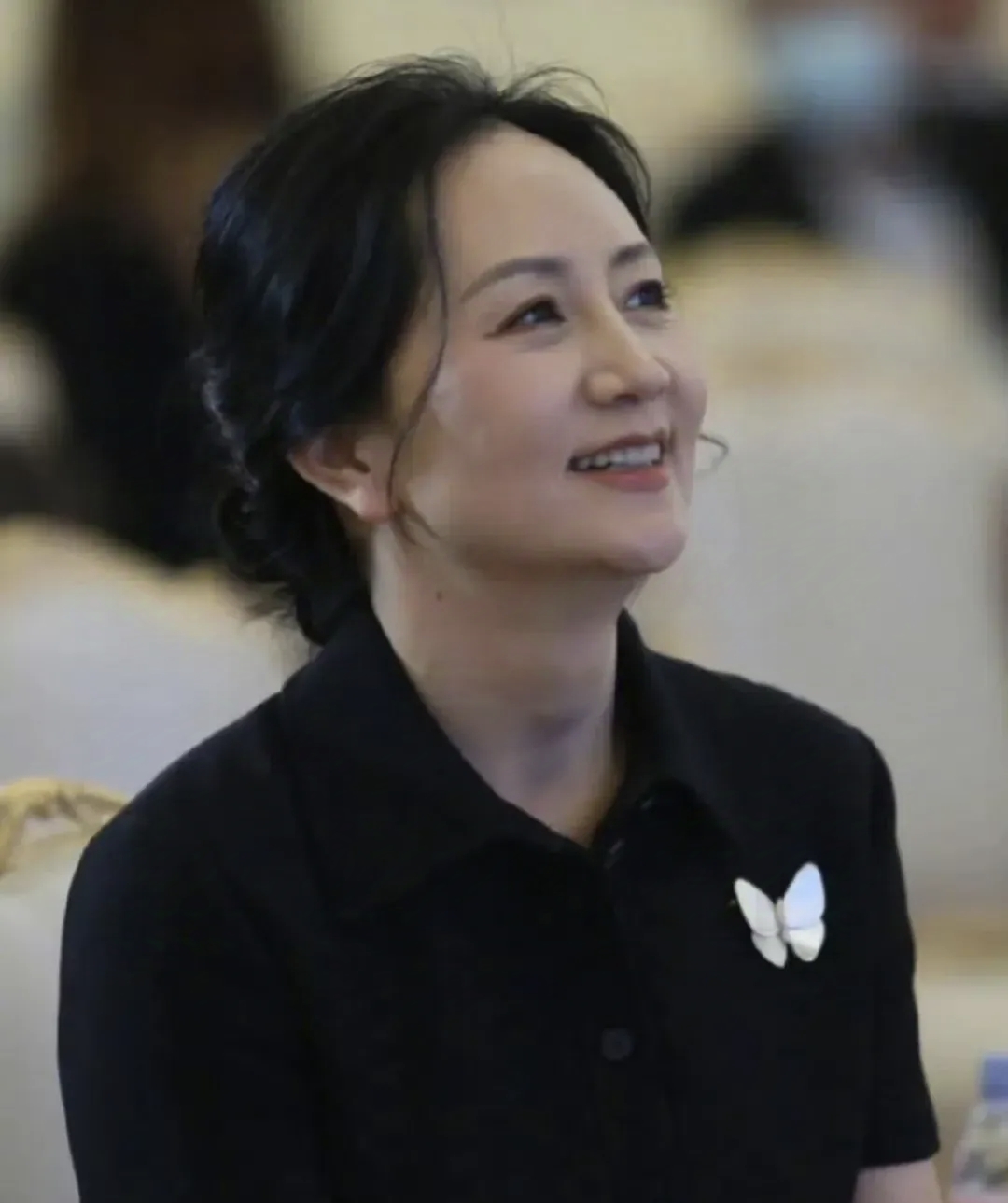 这是孟晚舟年轻的时候,为华为拍的广告.