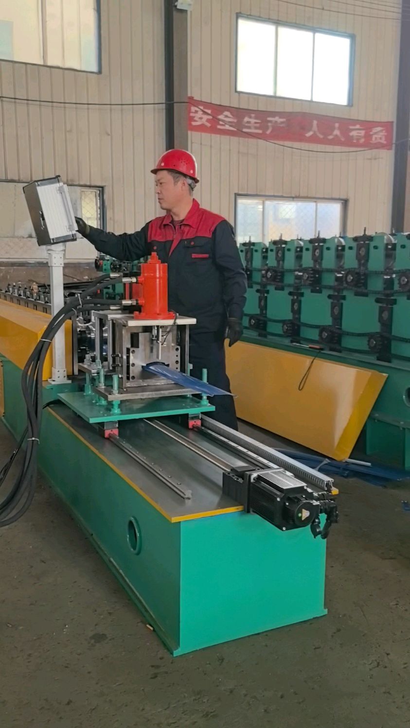 围挡栅栏设备冷弯成型设备