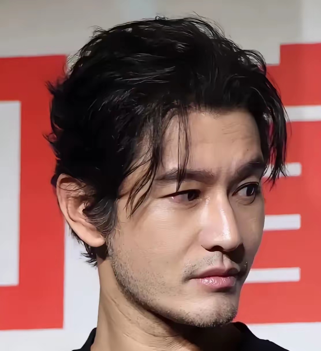 二 头发剪短了笑容比以前自然真实看得出心情很好状态很放松