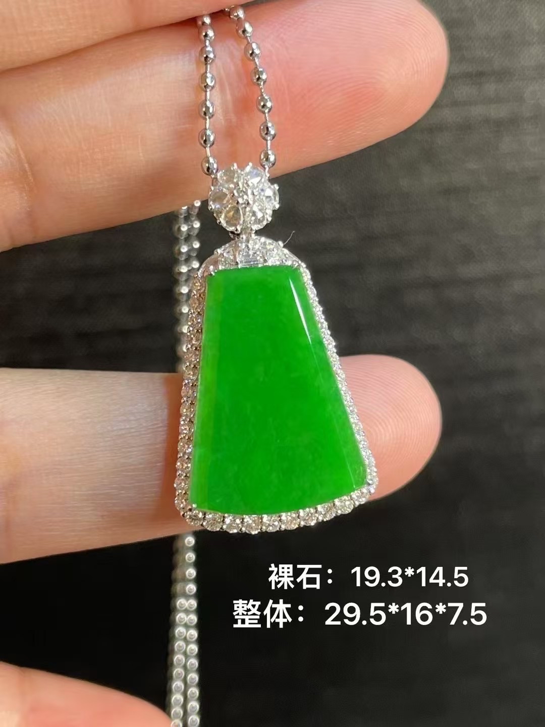 翡翠玉牌的寓意是什么(翡翠玉牌的寓意是什么意思)