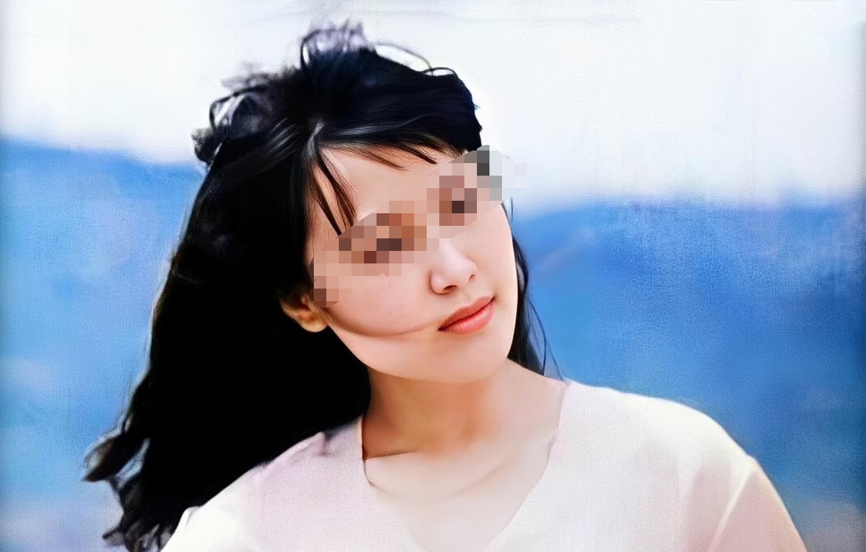 女神坑完我的钱就把我甩了,今天遇见她和新男友在