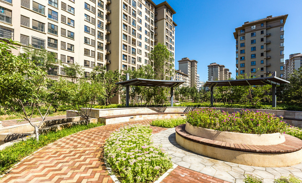 姐姐是中学老师,退休金五千多一点