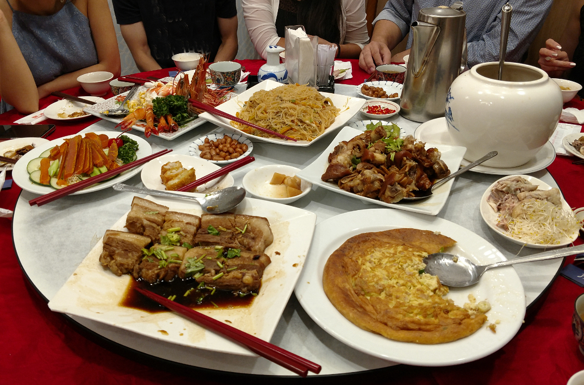 没想到战友来吃饭还给我侄子准备了红包,这让我有些难为情