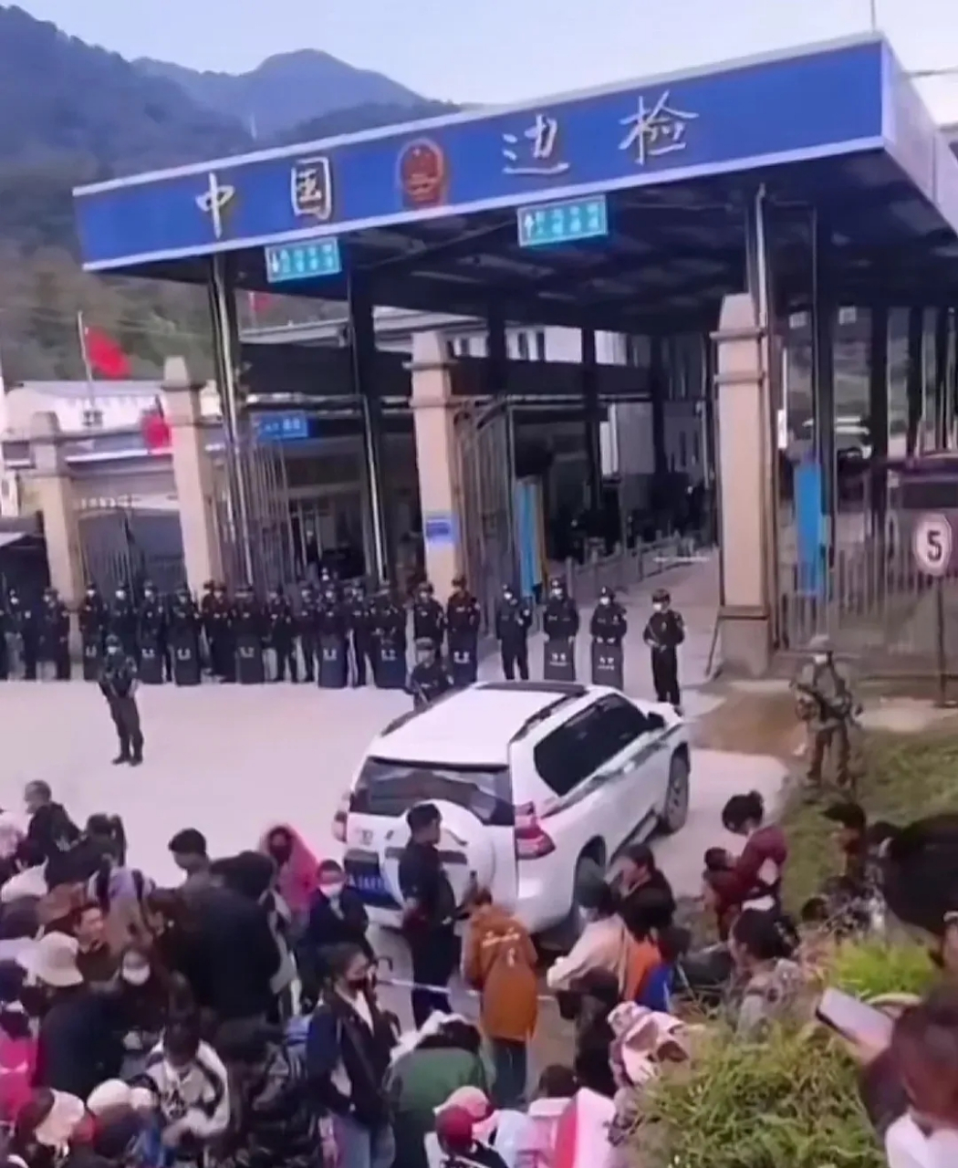 你可知道,当年有咱们国内的自愿者去缅甸,寻找远征军的遗骨,但是