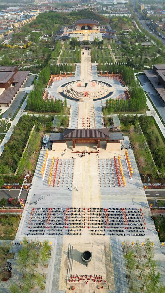 黄帝宫是必去的,这里曾是轩辕黄帝建宫筑殿,练兵讲