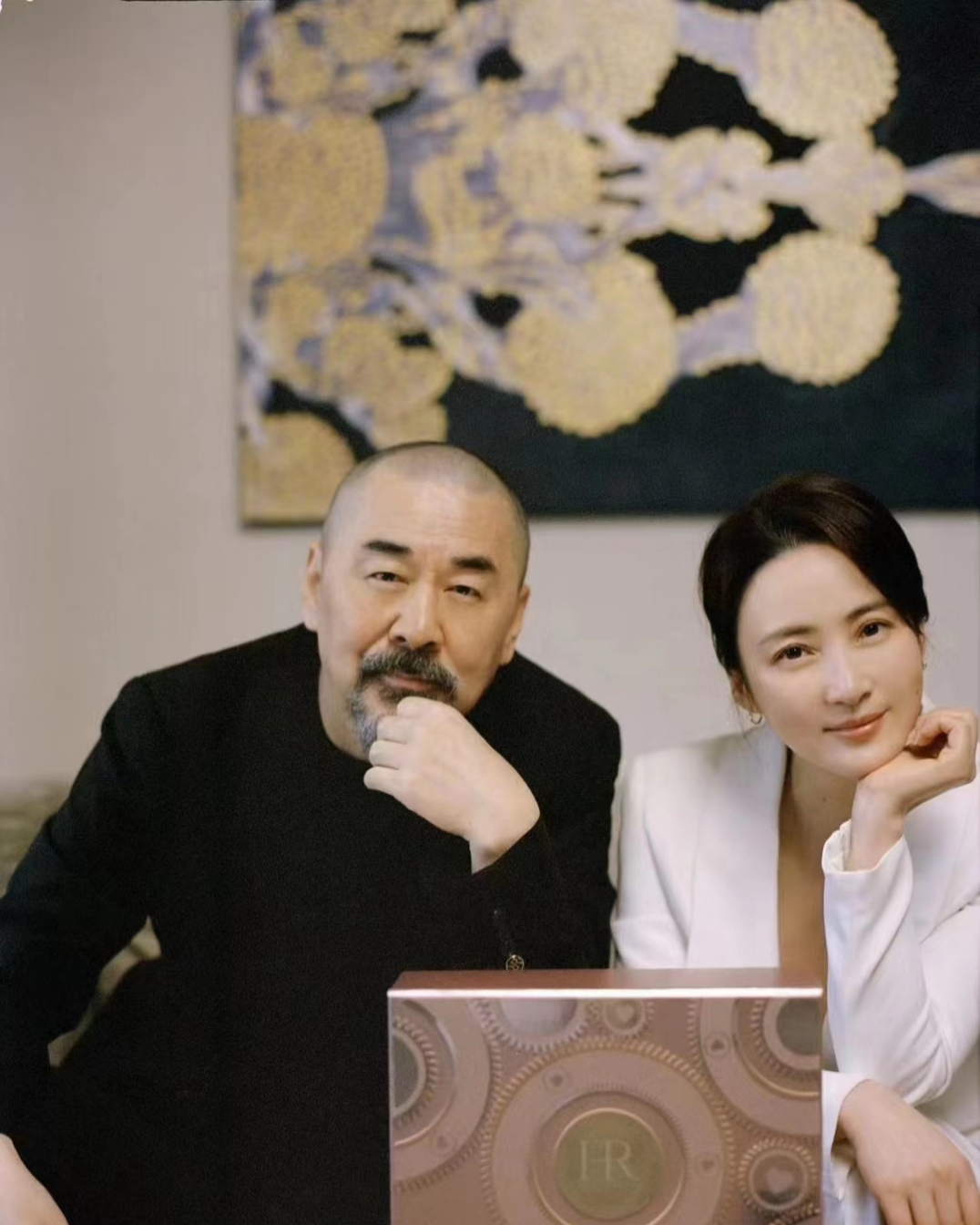 在娱乐圈中,夫妻档的亮相总是能吸引众多目光,而蒋勤勤与陈建斌这对
