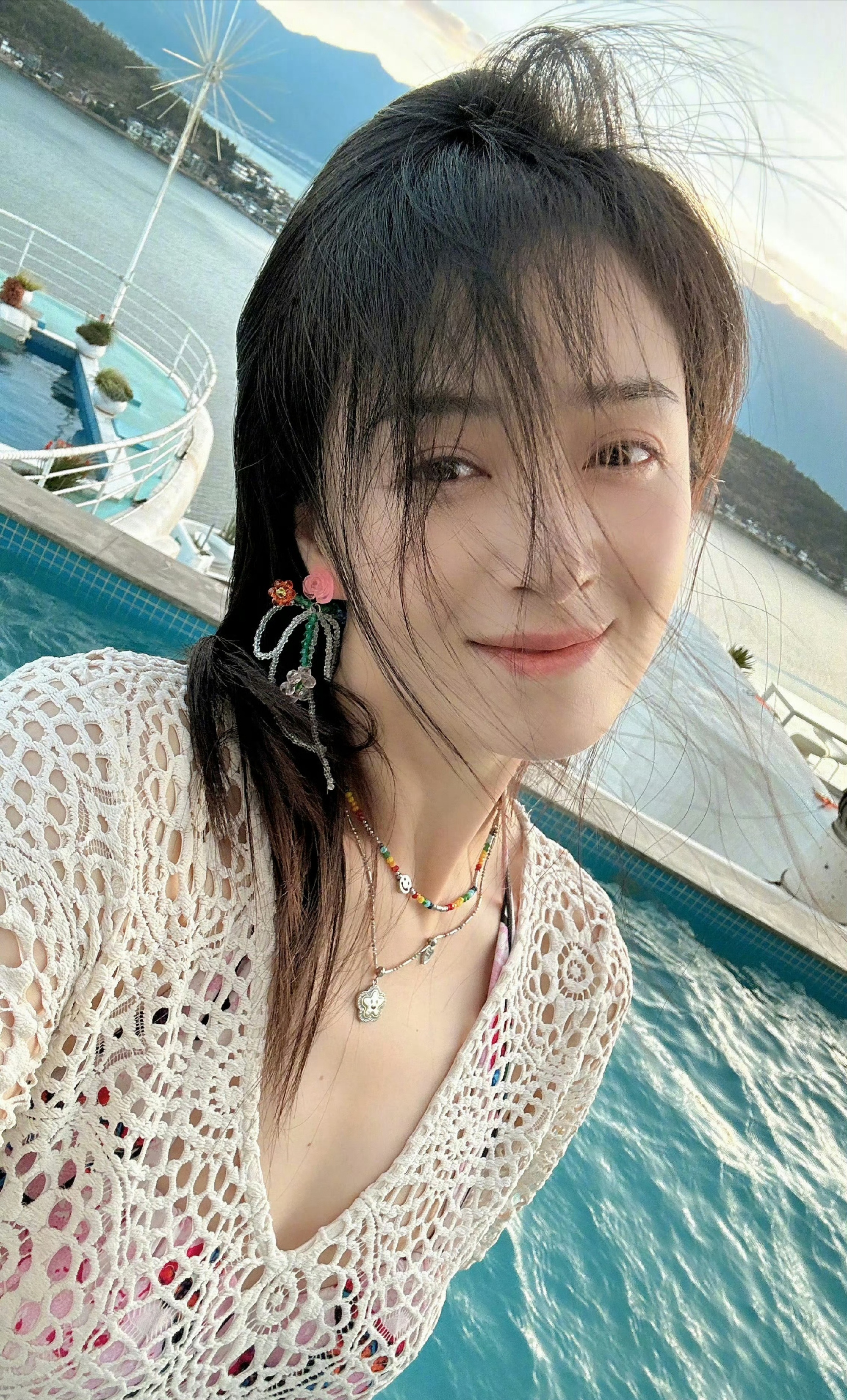 在岁月的长河中,蒋欣以其独特的魅力