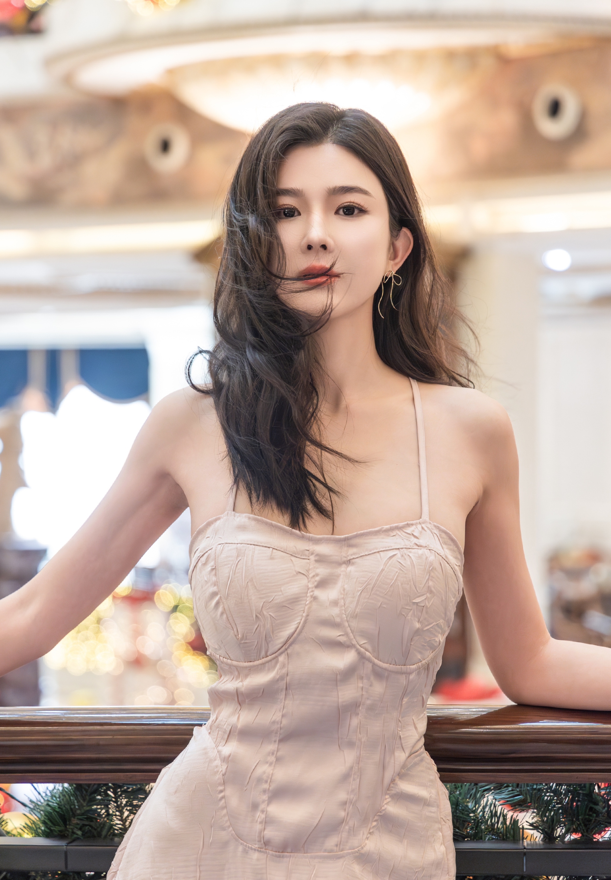 一个人 那个人是你吗 你想不想娶她 真是好浪漫好美丽 美丽动人美出花