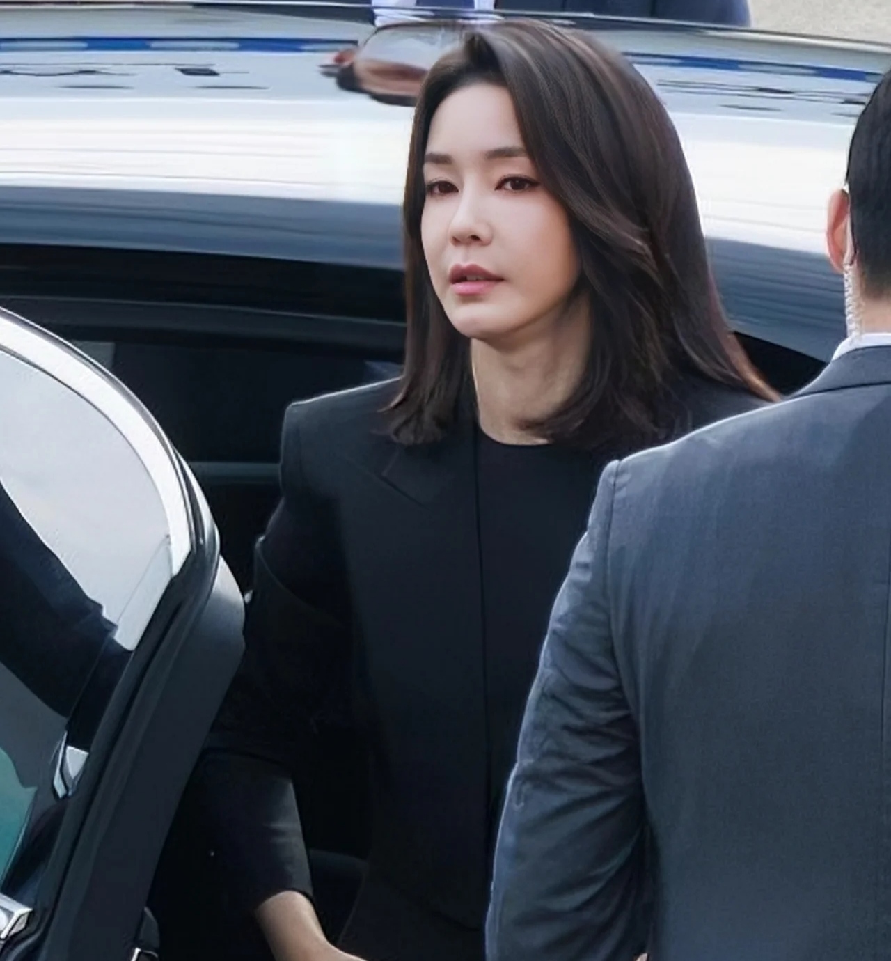 而如今的金建希却是黯然退场毕竟韩国那么多的总统夫人好像她却是最