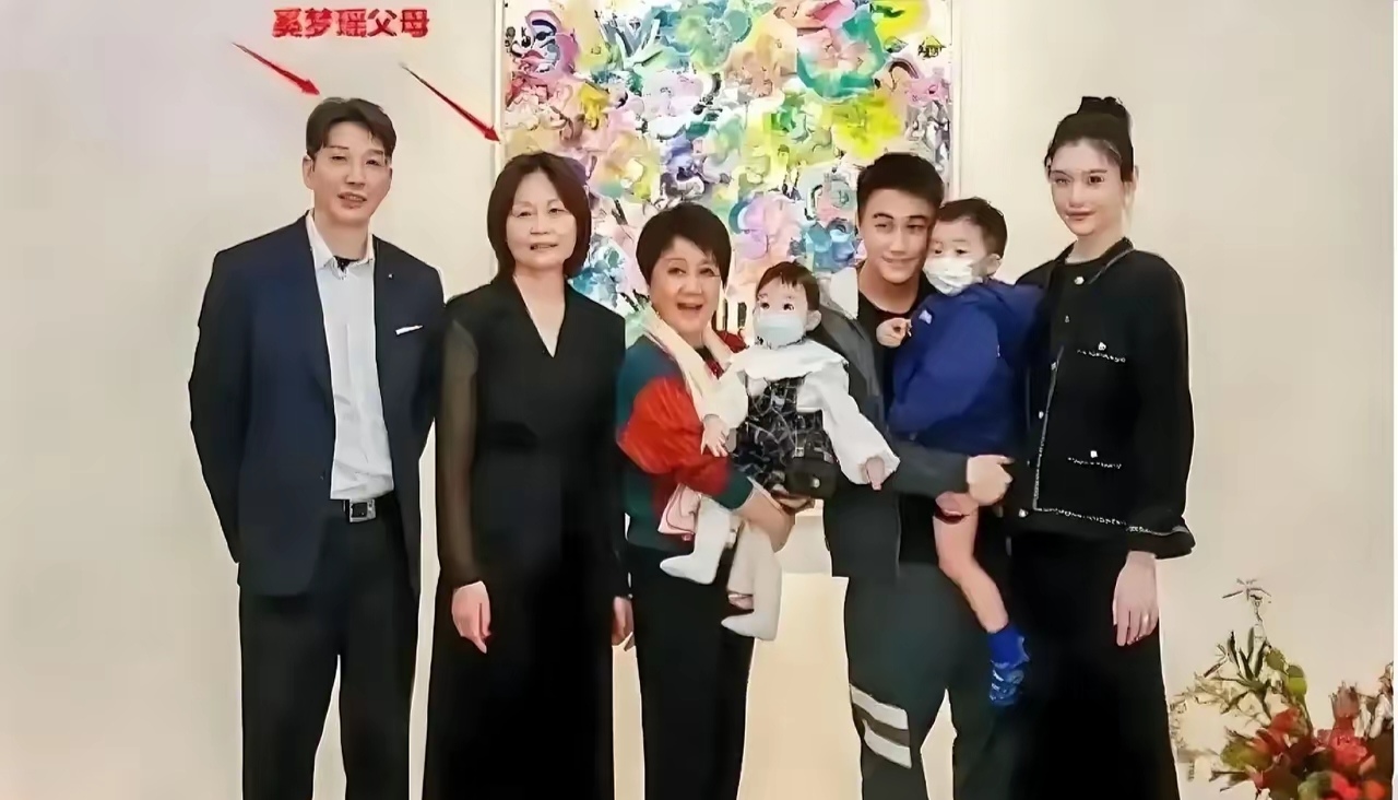奚梦瑶难怪这么高,看她父母这身高就明白了
