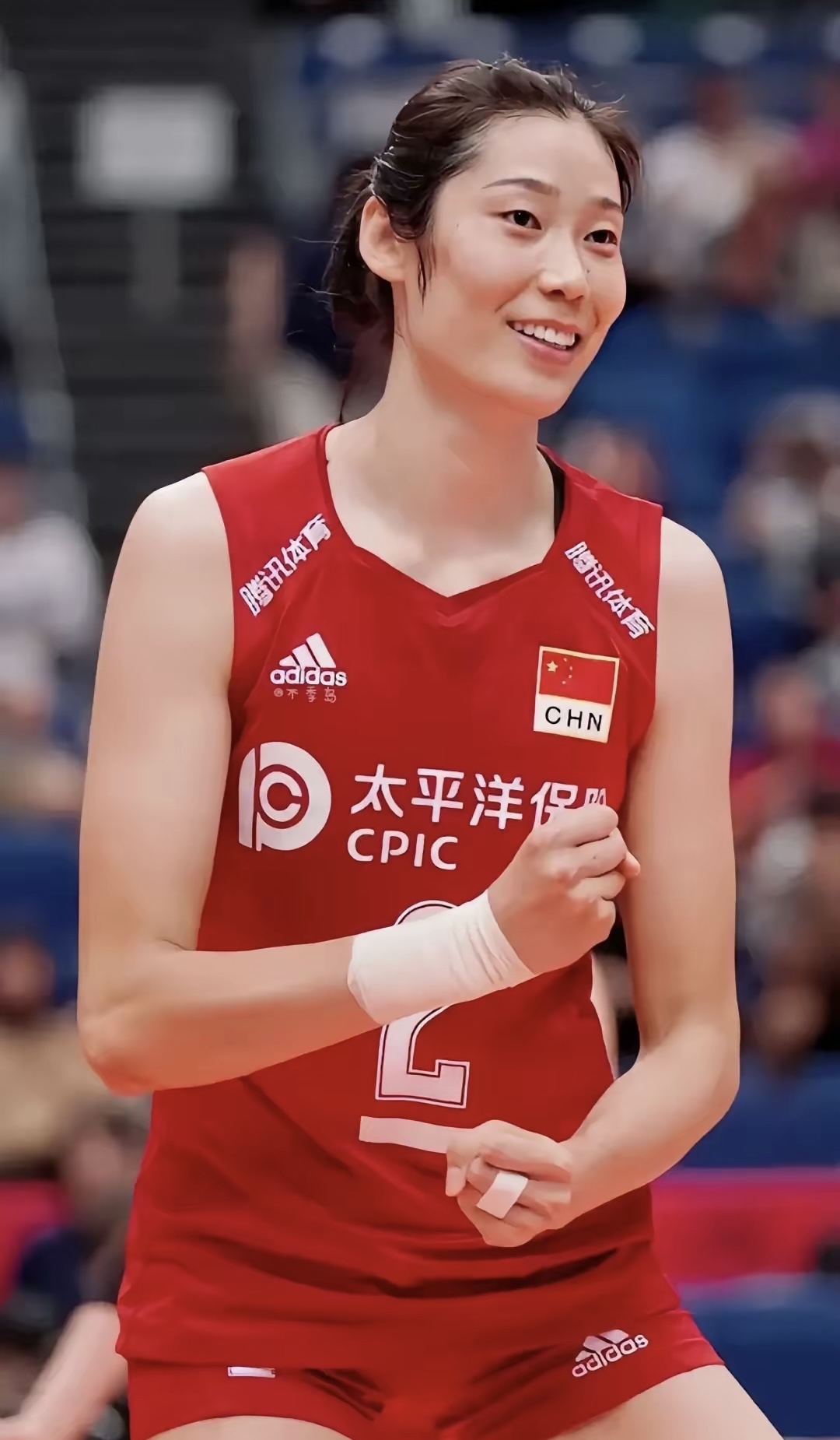 朱婷,中国女排主力,三十而立的她,以一米九八的高挑身姿屹立于排球赛