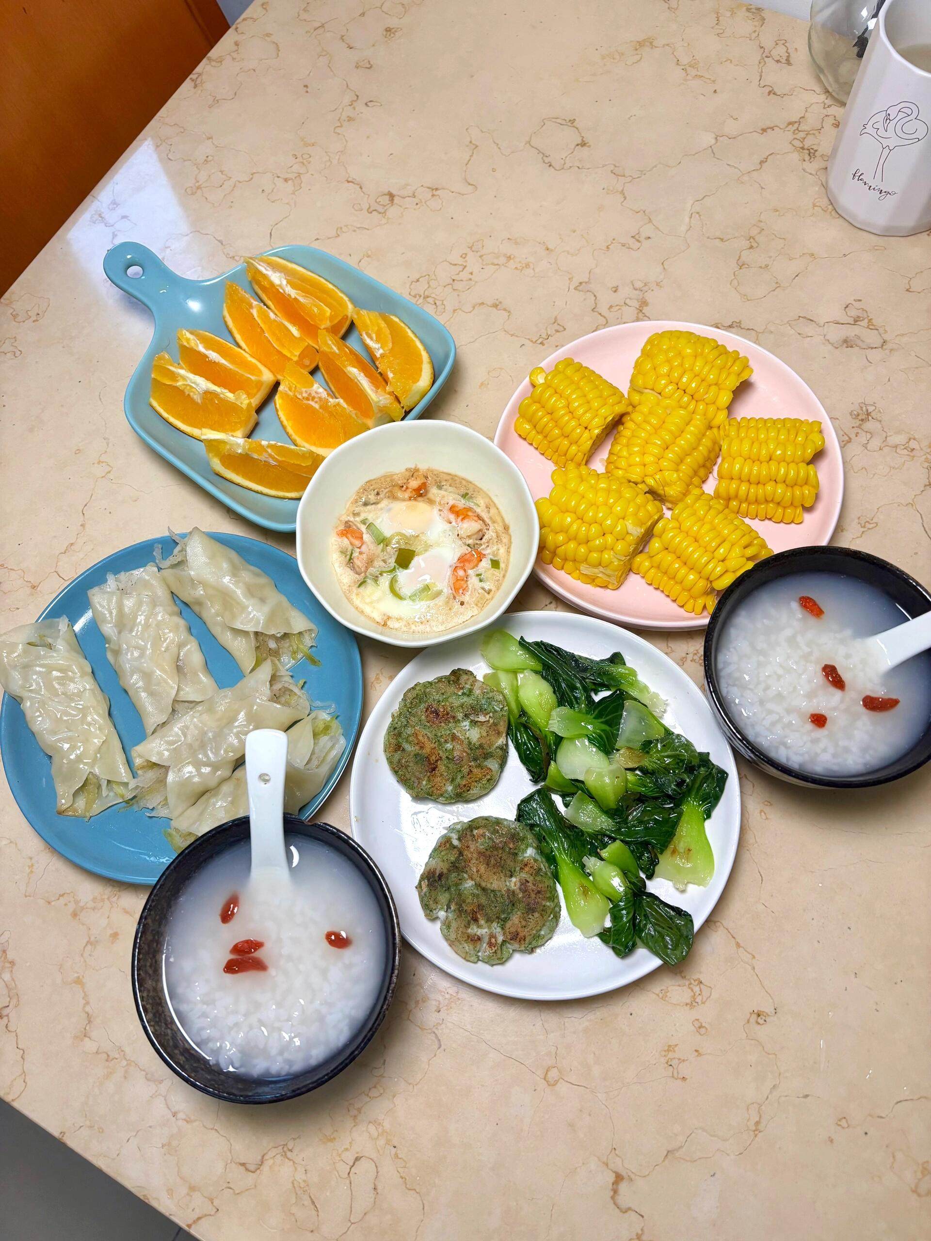 用丰富的早餐治愈生活 白米粥: 早上适合吃点清淡的粥,简单的食材最是