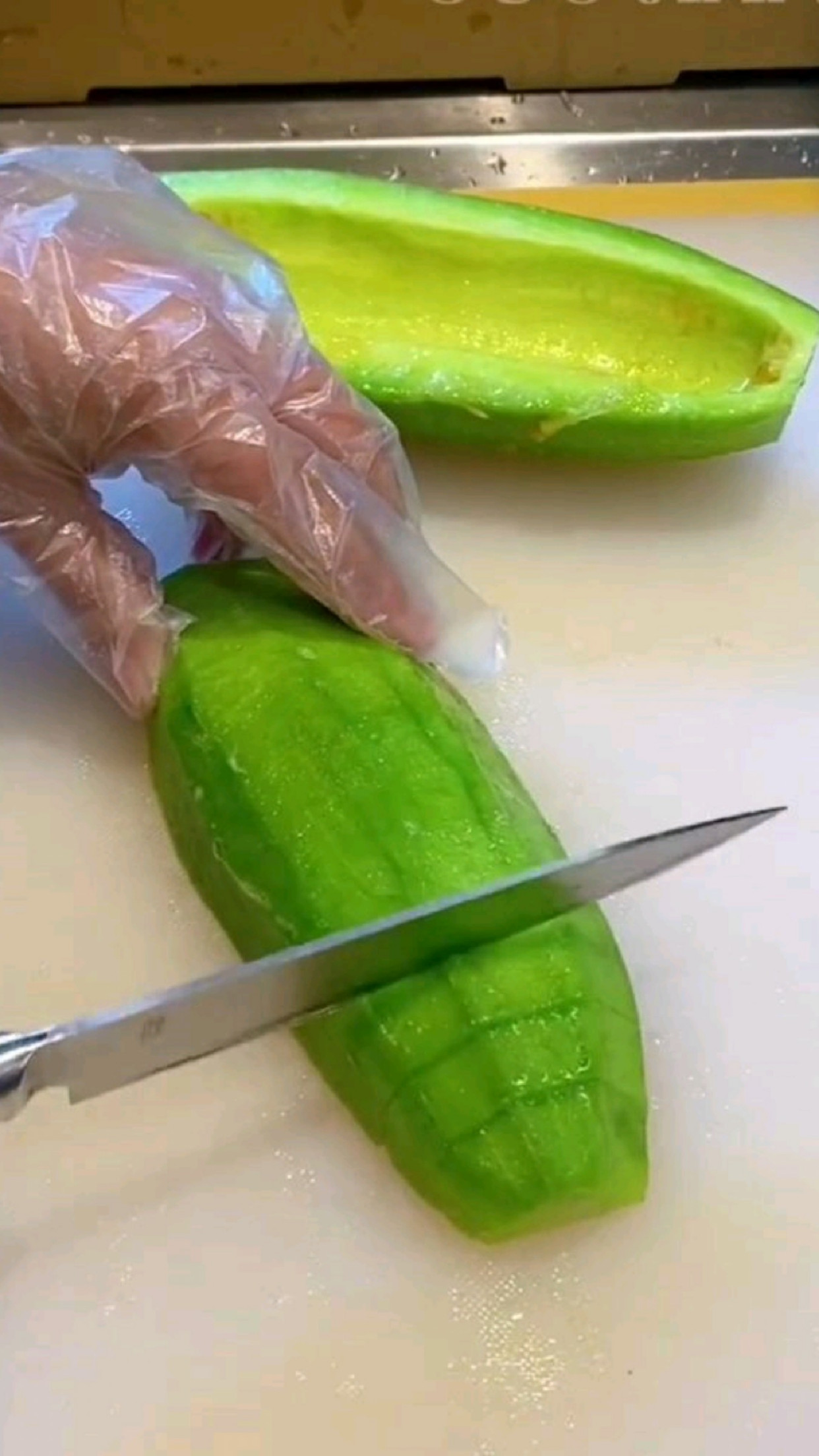 羊角蜜切块,你们爱吃那种香瓜呢